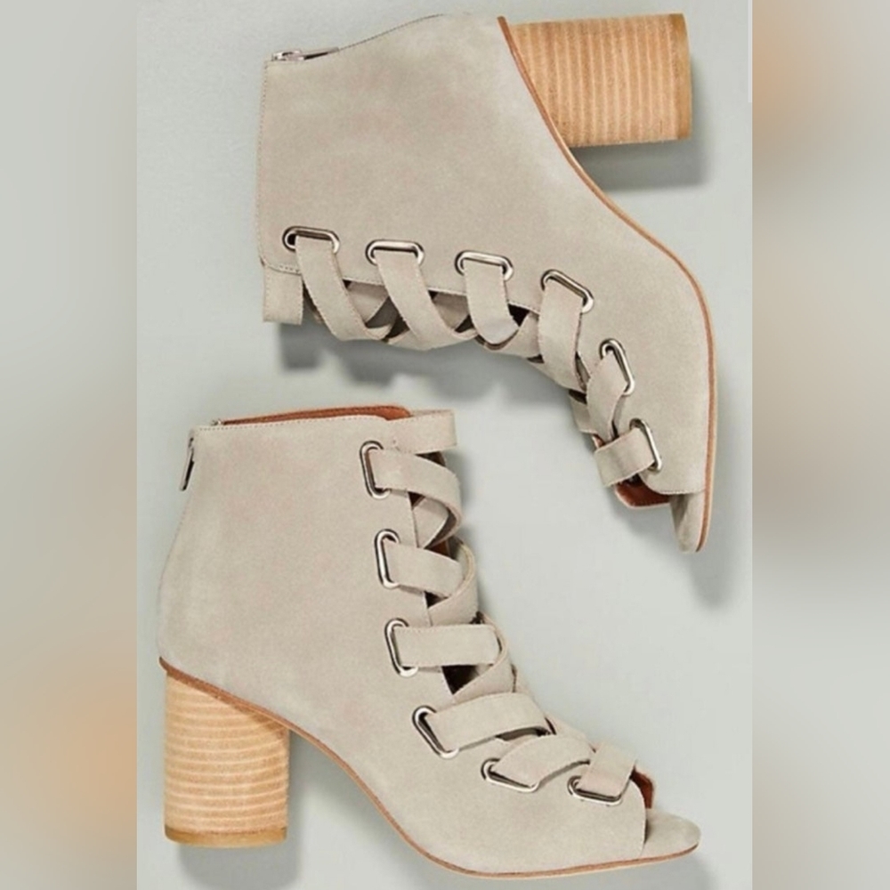 EUC JEFFREY CAMPBELL: Light Grey Suede Booties Sz 10